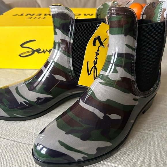 NWT Seven7 Camo Rainboots - Picture 1 of 4